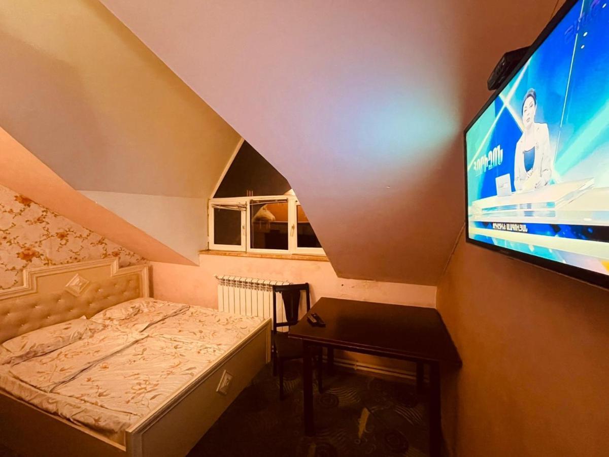 Crystal Villa Hotel Ереван Екстериор снимка